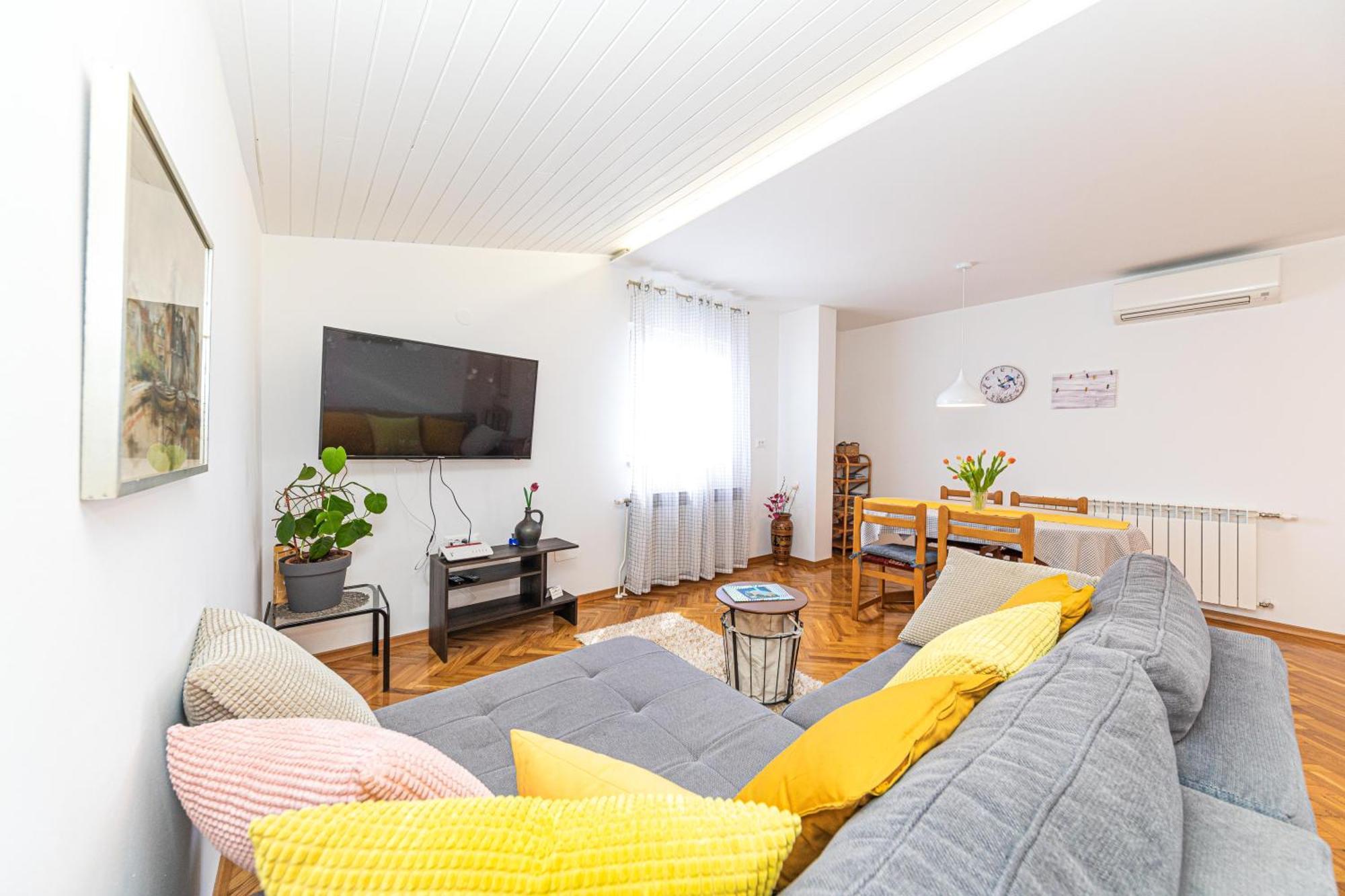 Iskra Apartment