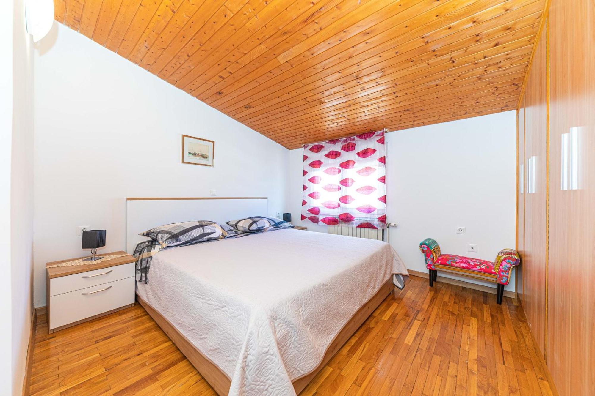 Apartment Iskra *