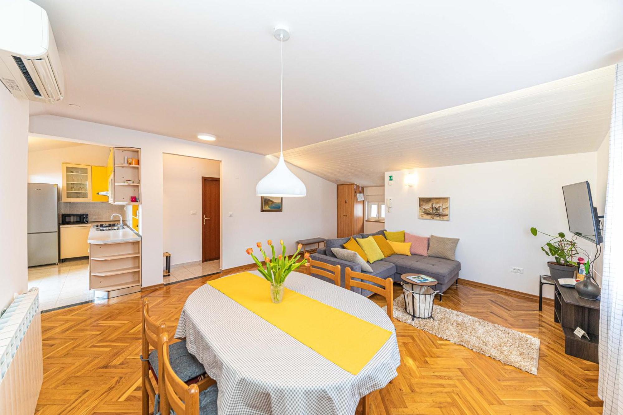 Iskra Apartment